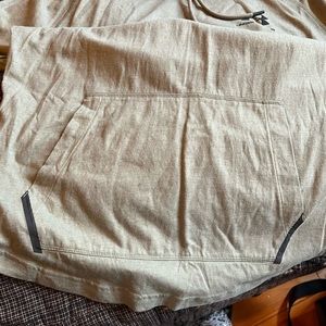 Under armour xl hooded shirt. Olive green color